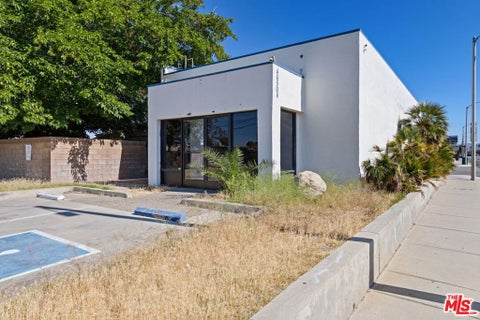 Photo of 44504 10th Street, Lancaster, CA 93534 (MLS # 26837267)