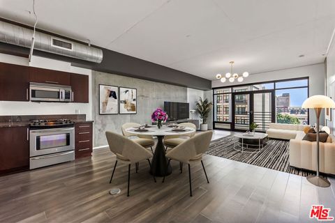 Photo of 1111 S Grand Avenue #716, Los Angeles, CA 90015 (MLS # 26660981)