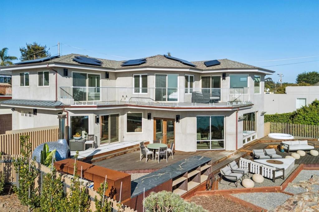 102 Long Leaf Lane