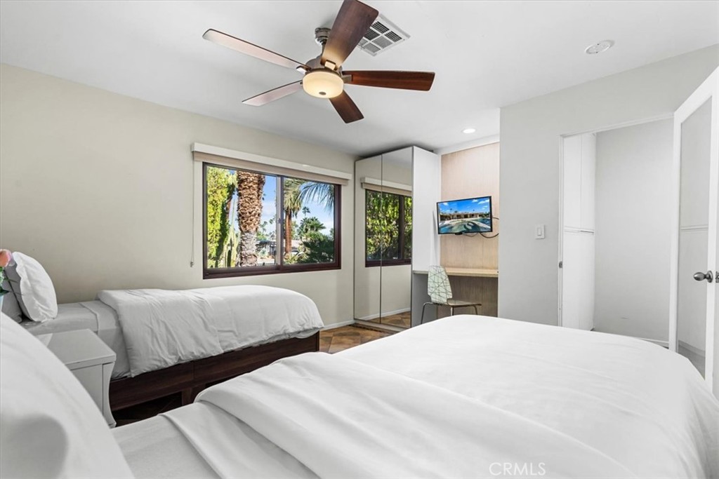 Los Compadres (33459) - Residential