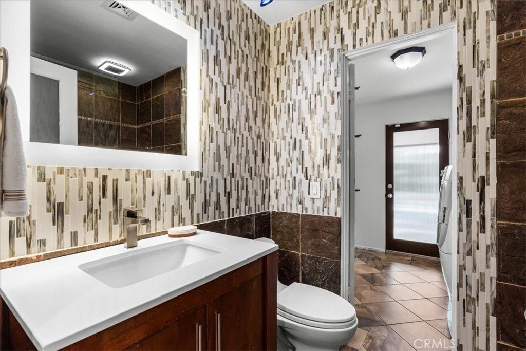 Los Compadres (33459) - Residential