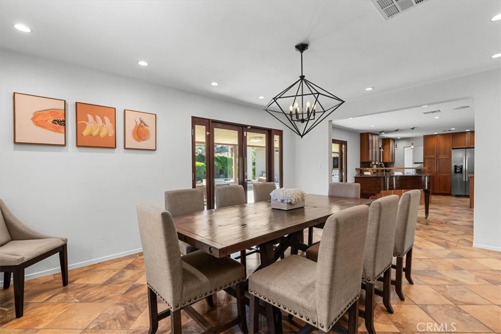 Los Compadres (33459) - Residential