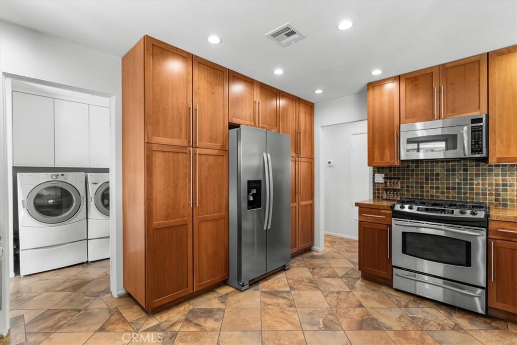 Los Compadres (33459) - Residential