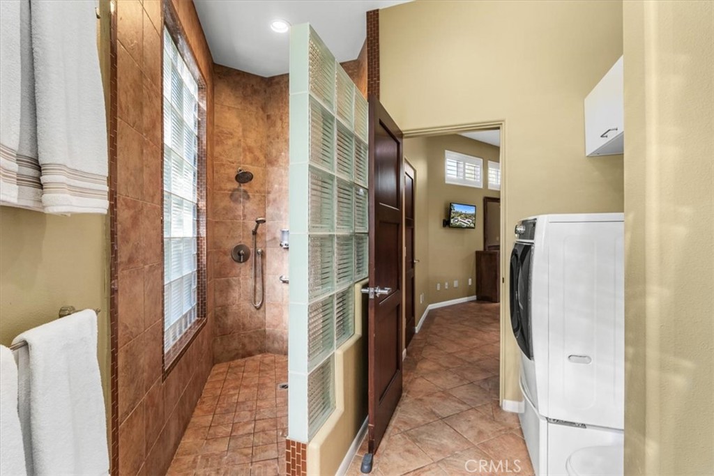 Los Compadres (33459) - Residential