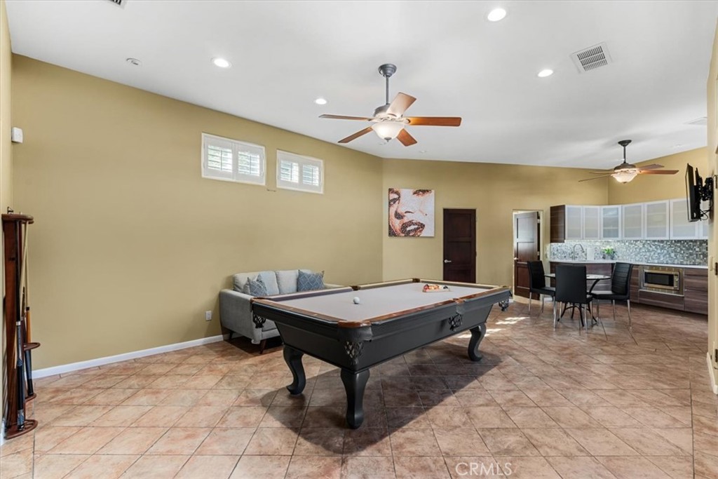 Los Compadres (33459) - Residential