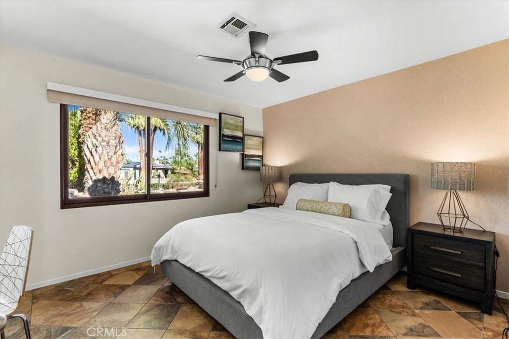 Los Compadres (33459) - Residential