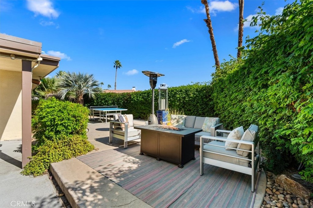 Los Compadres (33459) - Residential