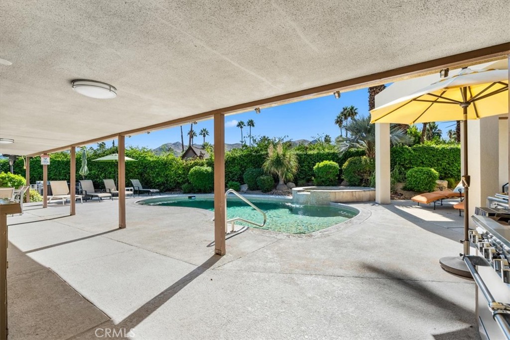 Los Compadres (33459) - Residential