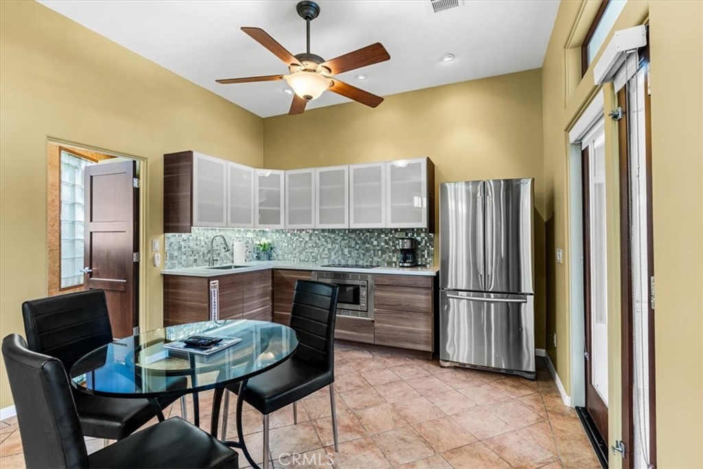 Los Compadres (33459) - Residential