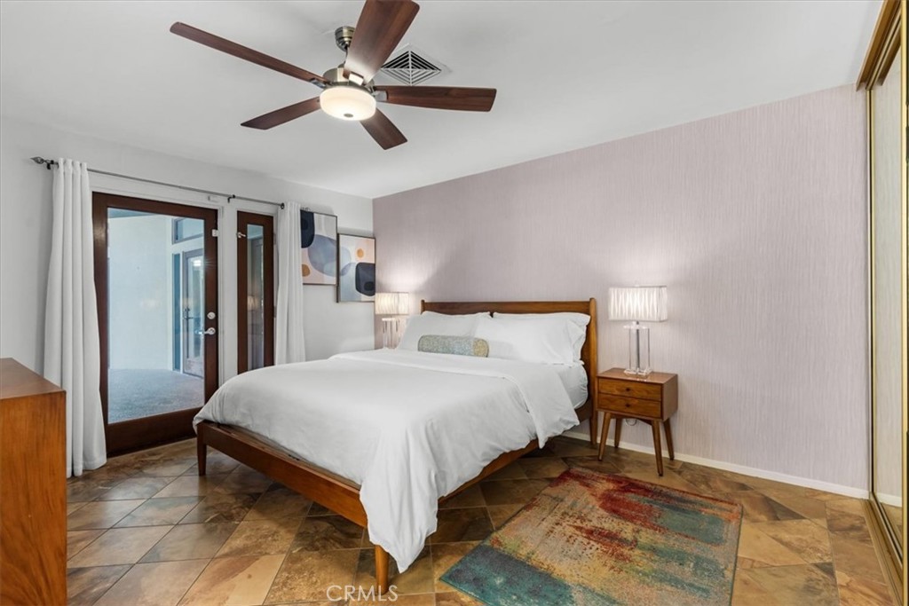 Los Compadres (33459) - Residential