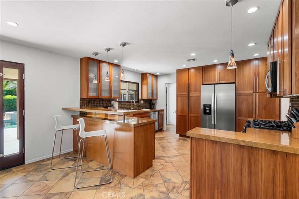 Los Compadres (33459) - Residential