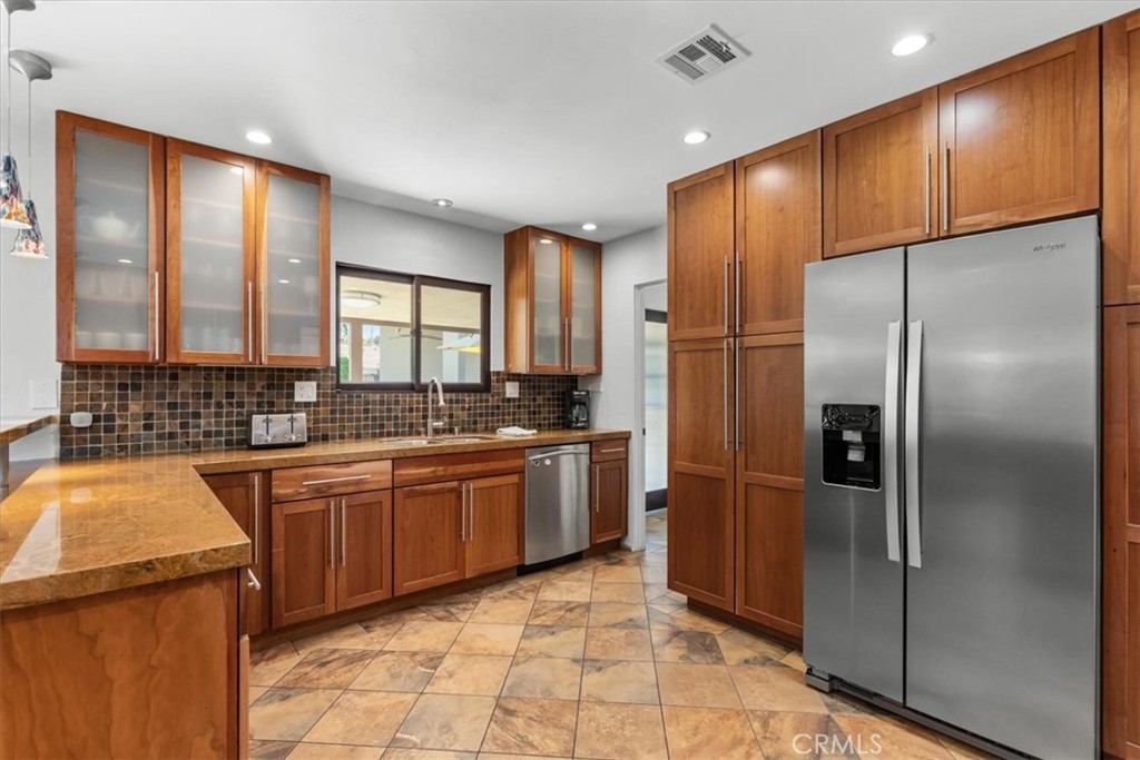 Los Compadres (33459) - Residential