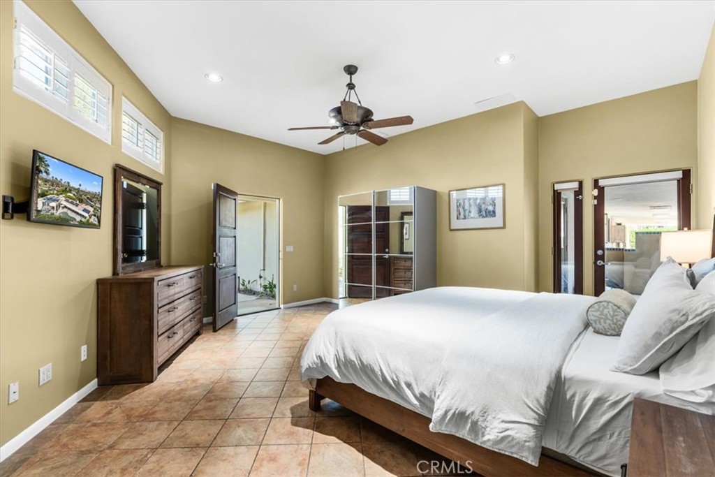 Los Compadres (33459) - Residential