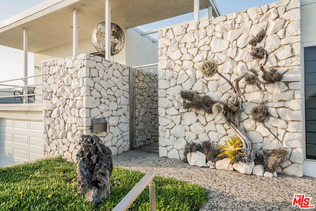 Properties 2 18145 Kingsport Drive