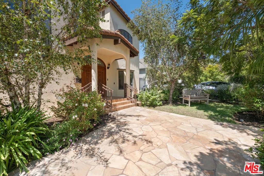1136 Harvard Street, Santa Monica CA 90403