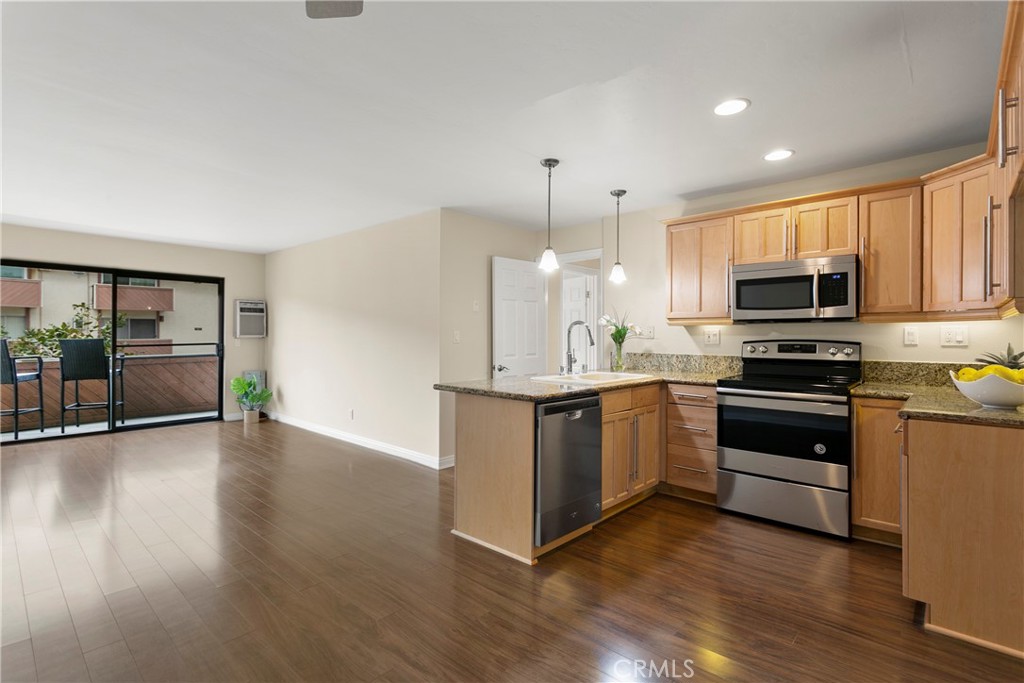 5585 E Pacific Coast Highway E 232