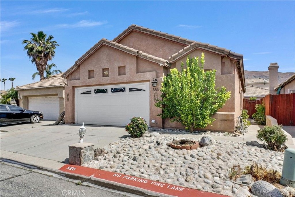 Photo of 565 Berkshire Ln, San Jacinto, CA 92583 (MLS # TR26083310)