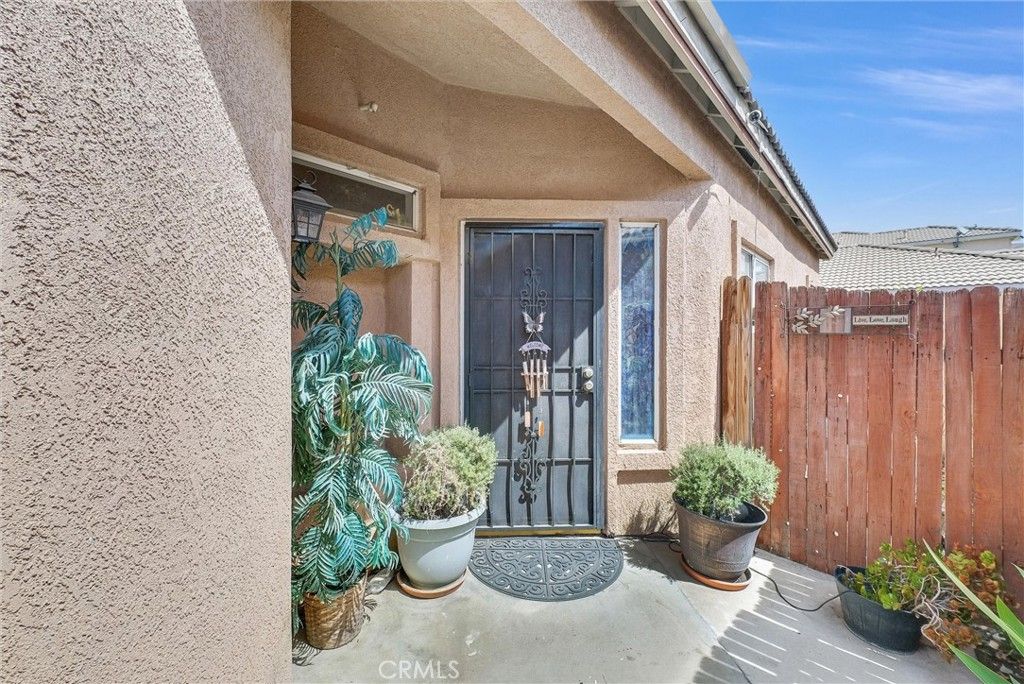 Photo of 565 Berkshire Ln, San Jacinto, CA 92583 (MLS # TR26083310)