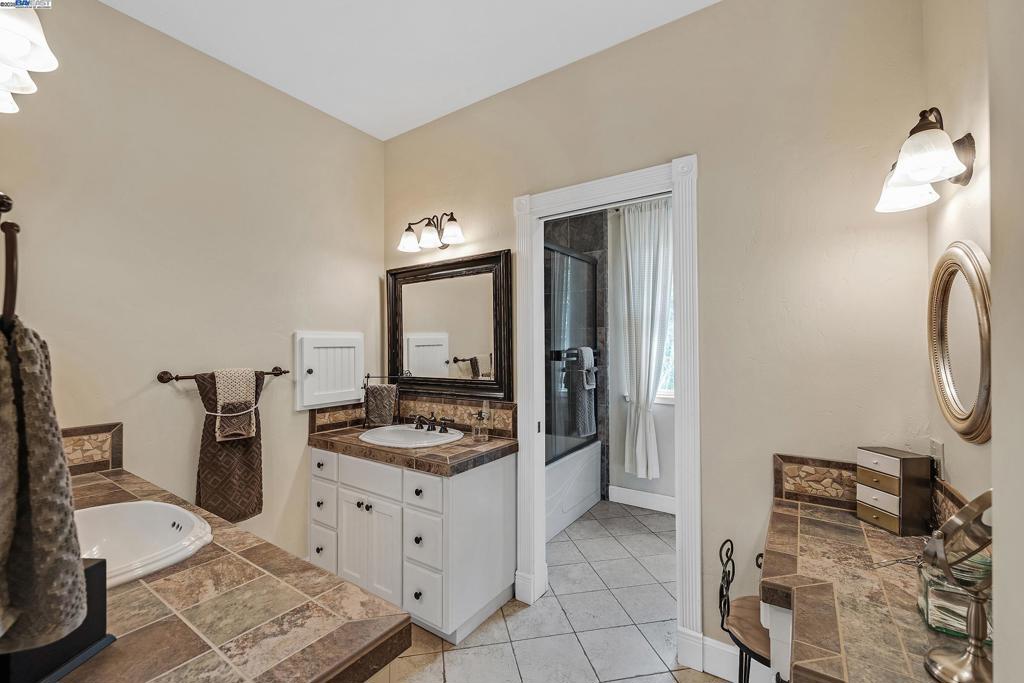 HAPPY VALLEY - Residential