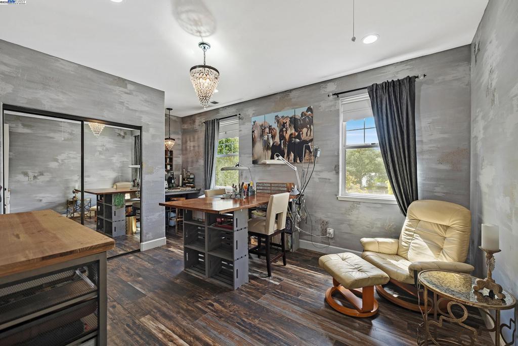 HAPPY VALLEY - Residential