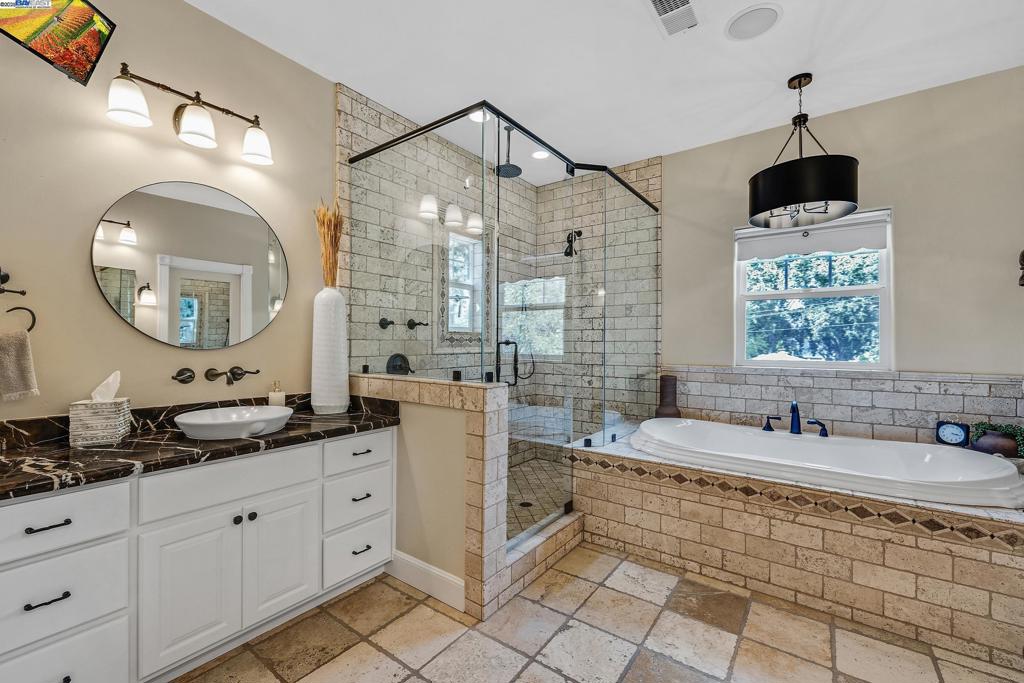 HAPPY VALLEY - Residential