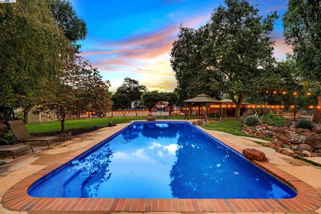 HAPPY VALLEY - Residential