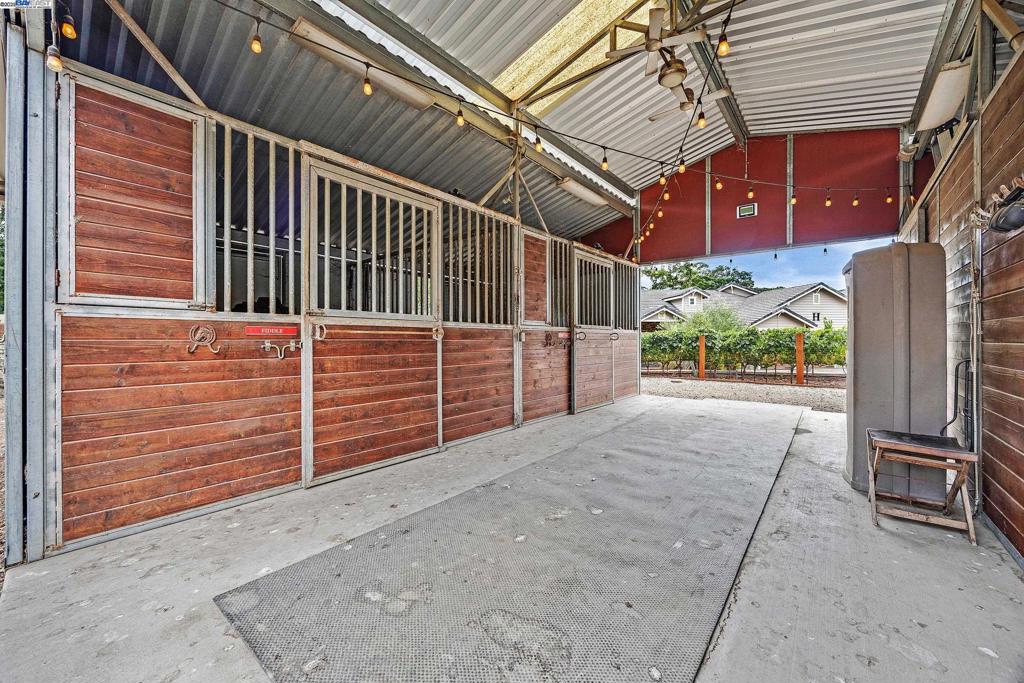 HAPPY VALLEY - Residential