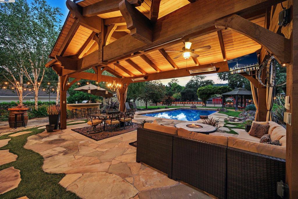 HAPPY VALLEY - Residential