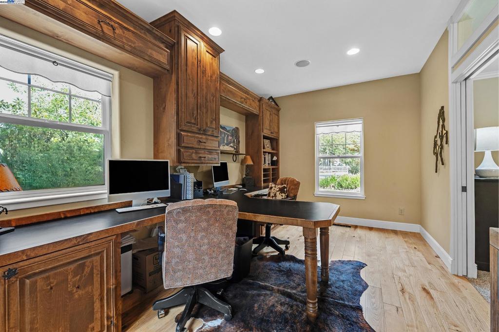 HAPPY VALLEY - Residential