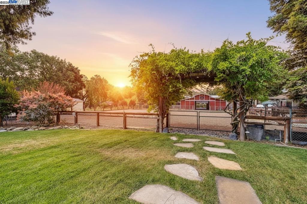 HAPPY VALLEY - Residential