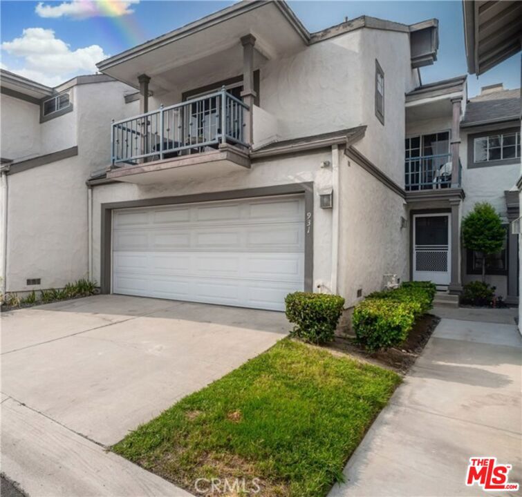 931 W Country View