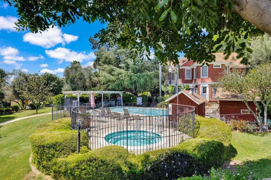 listing image 130720372989202635805