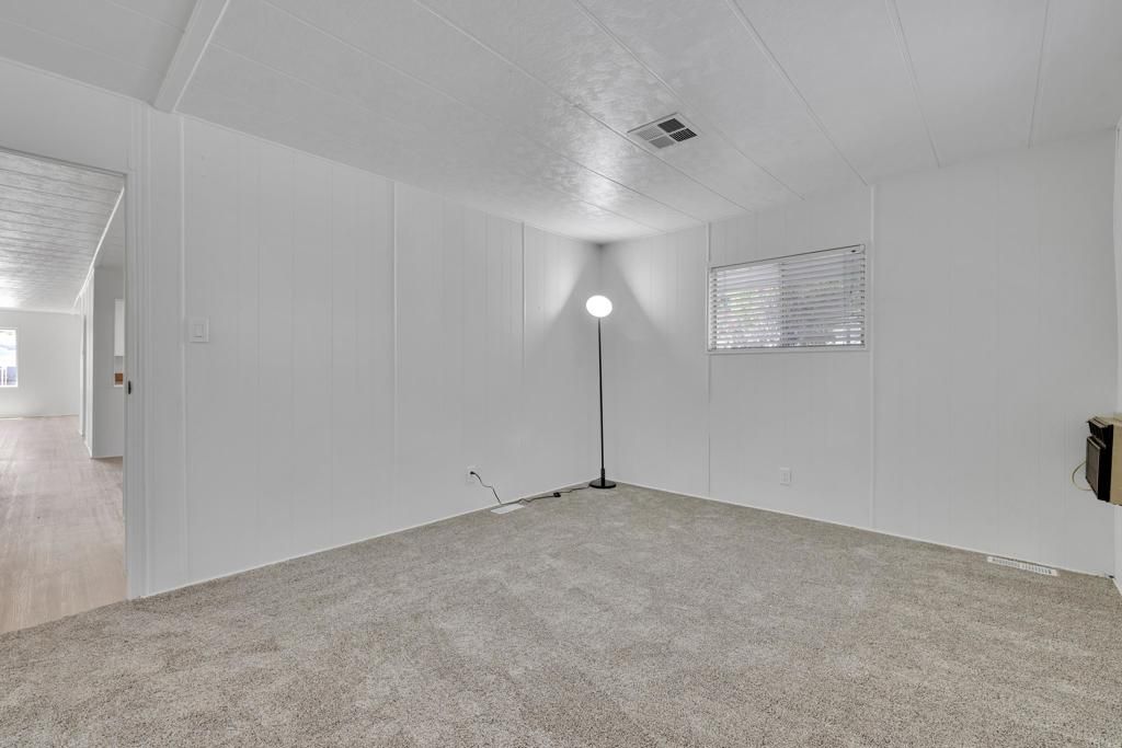 listing image 130727742062203095531