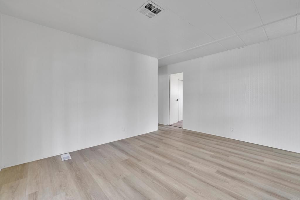 listing image 130721327649609673937