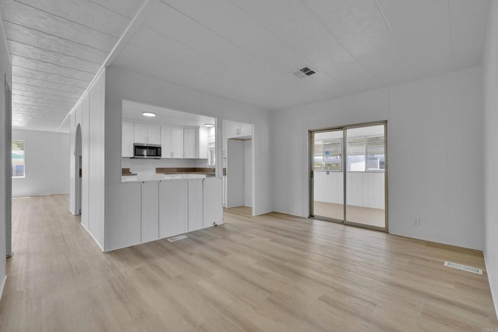 listing image 130722850876686630201