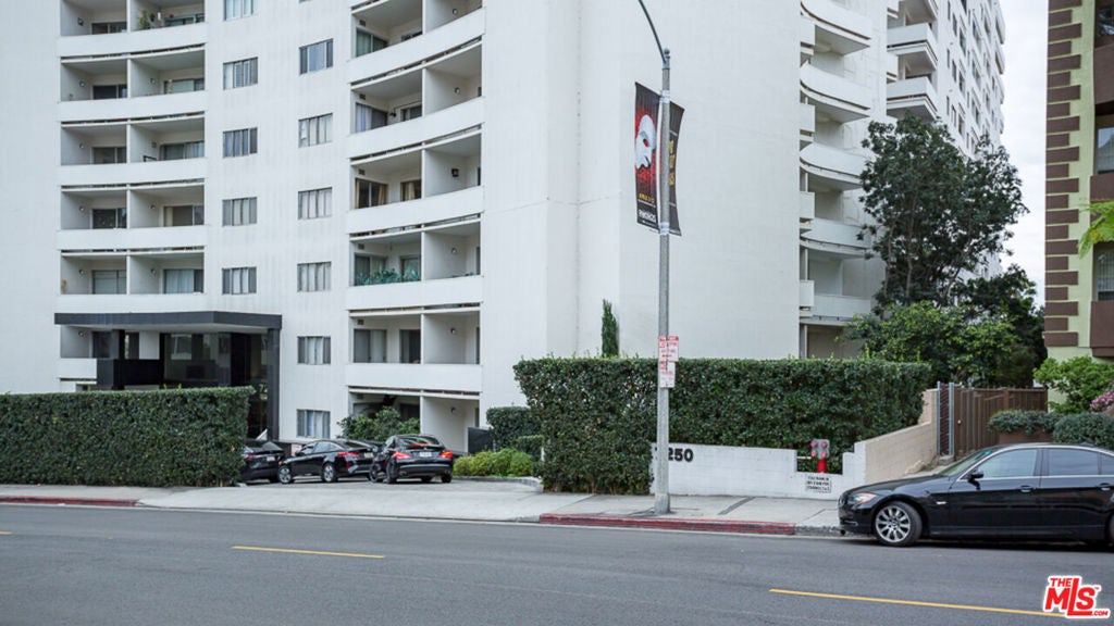 Photo of 7250 Franklin Avenue #1112, Los Angeles, CA 90046 (MLS # 26640695)