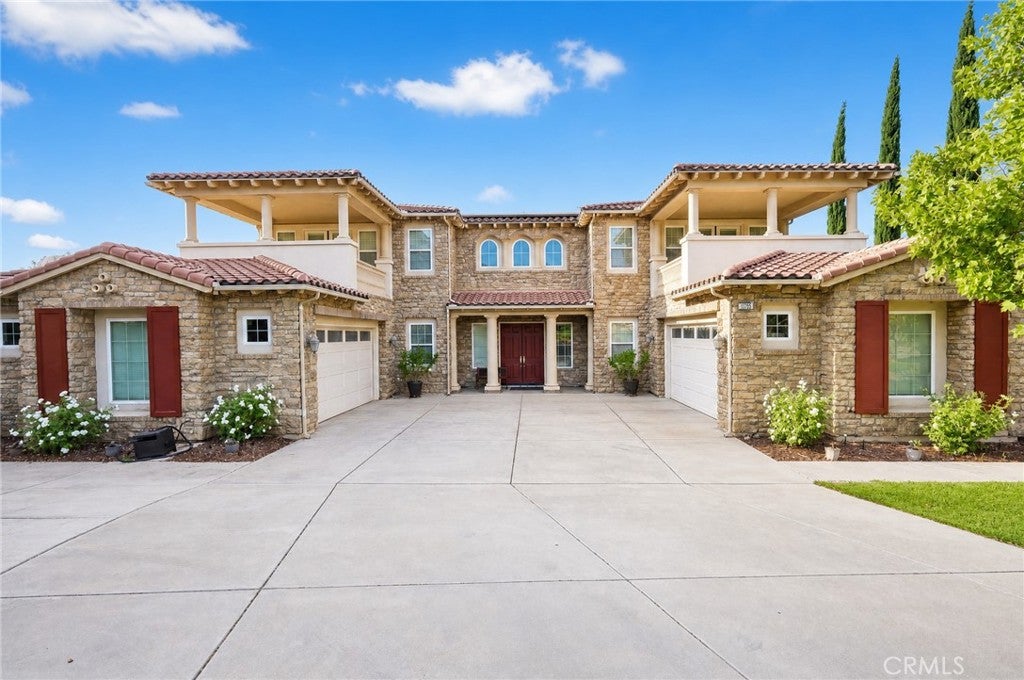 Photo of 1115 Maravilla CIR, Corona, CA 92881 (MLS # TR26224114)