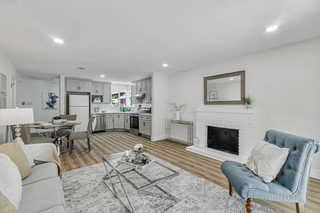 633 Easton Drive