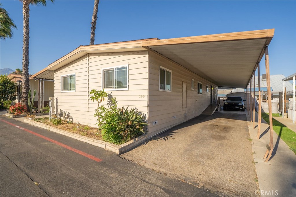 1512 E 5th Street 209