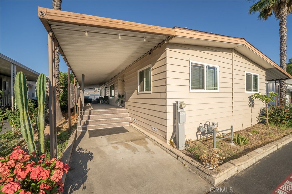 1512 E 5th Street 209