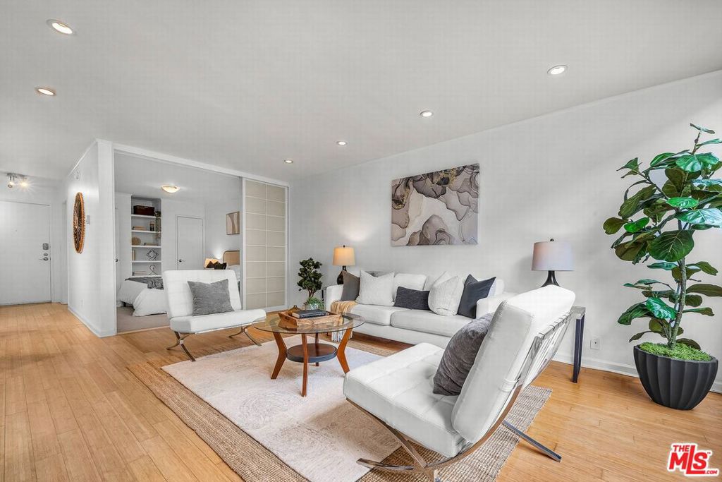 Properties 2 11645 Montana Avenue 216