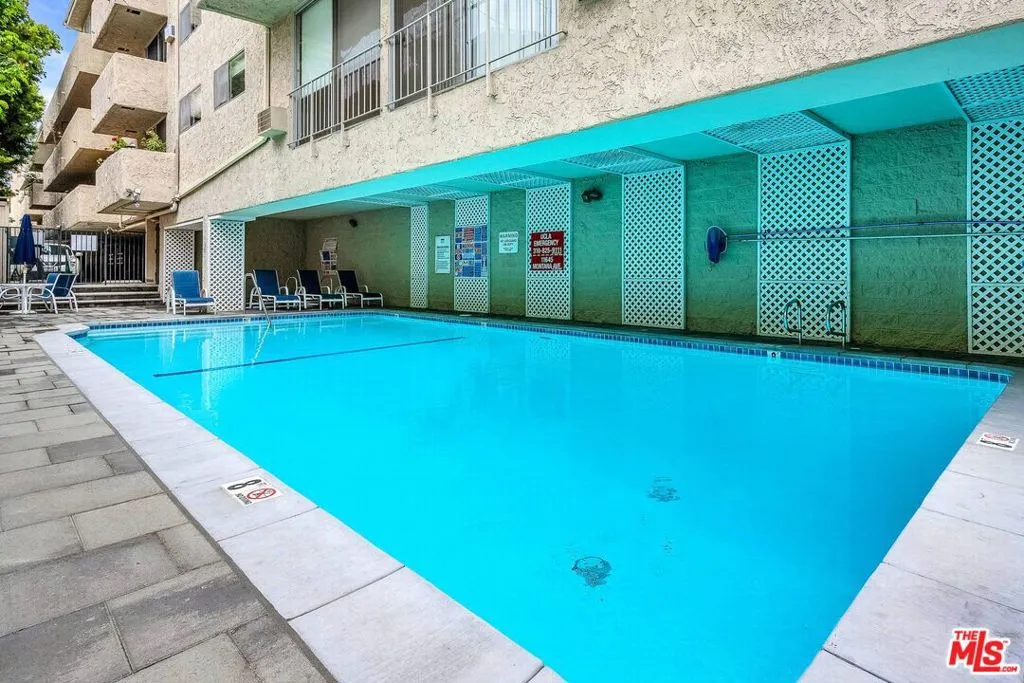 Los Angeles, California 90049, United States, 2 Bedrooms Bedrooms, ,1 BathroomBathrooms,Residential,Active,144379