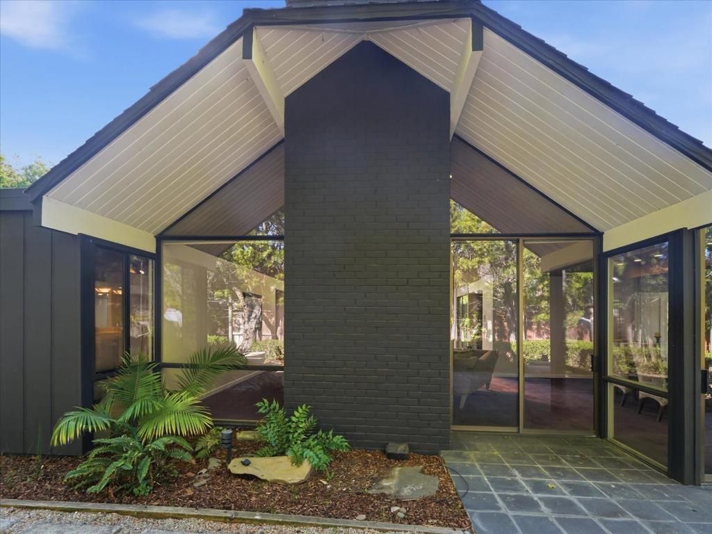 Photo of 1121 HARRIET Street, Palo Alto, CA 94301 (MLS # ML82020405)