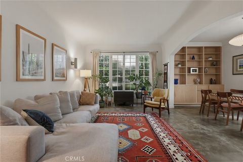 Photo of 1345 N Hayworth Ave #2, Los Angeles, CA 90046 (MLS # AR26039927)