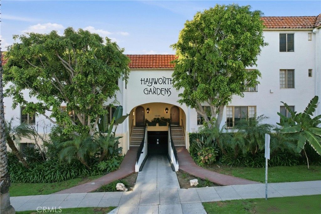 Photo of 1345 N Hayworth Ave #2, West Hollywood, CA 90046 (MLS # AR26039927)