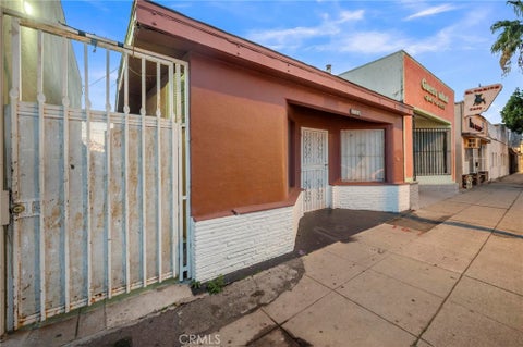 Photo of 5724 E Beverly Boulevard, Los Angeles, CA 90022 (MLS # SR26203384)