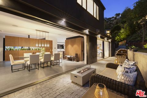 Photo of 10558 Fontenelle Way, Los Angeles, CA 90077 (MLS # 26726285)