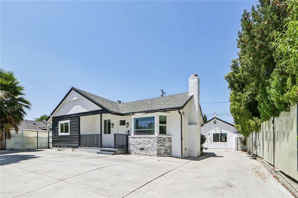 Photo of 17043 Celtic Street, Granada Hills, CA 91344 (MLS # SR25154155)