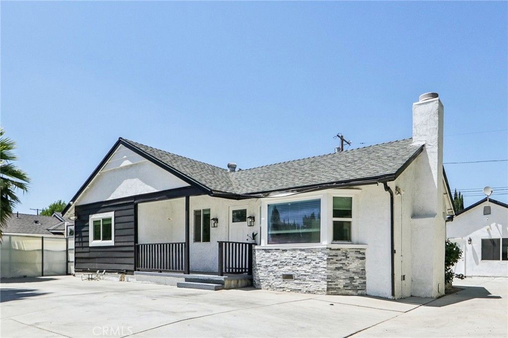 Photo of 17043 Celtic Street, Granada Hills, CA 91344 (MLS # SR25154155)