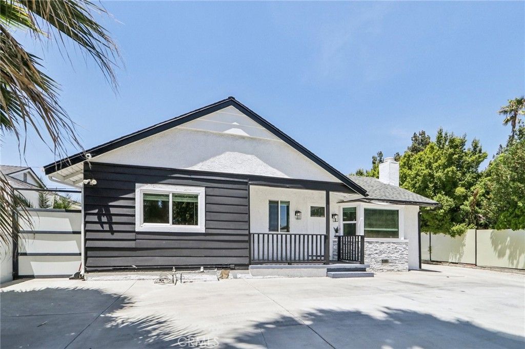 Photo of 17043 Celtic Street, Granada Hills, CA 91344 (MLS # SR25154155)
